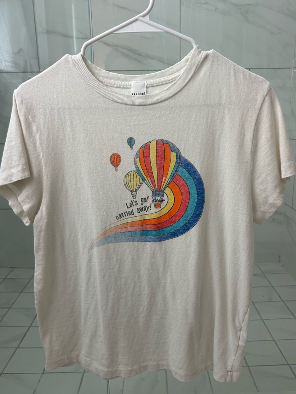 Re/Done Cream Short Sleeve Tee with Rainbow Hot Air Balloon Graphic